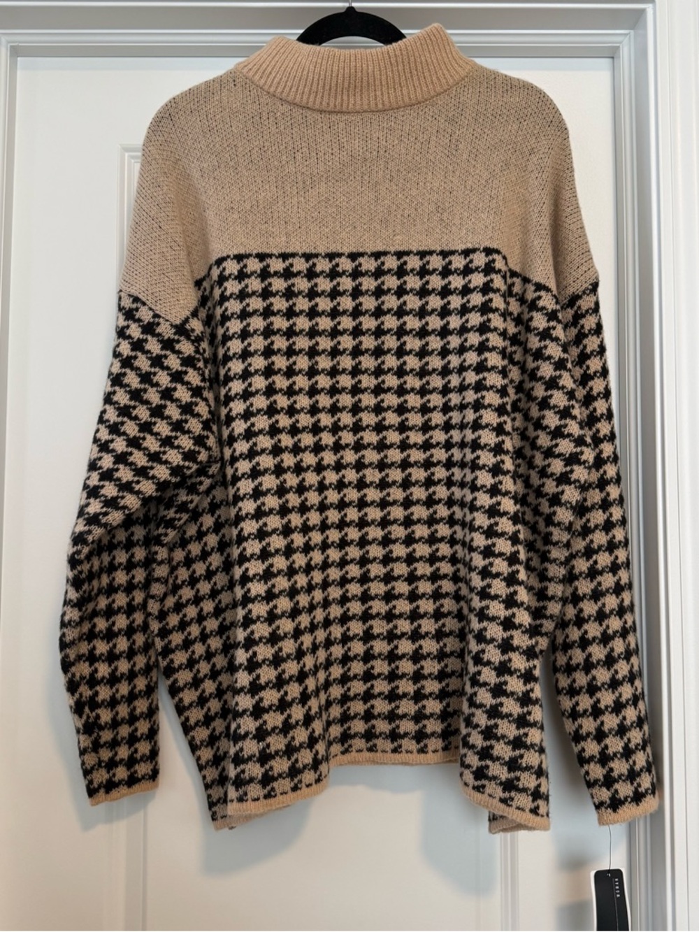 AGB Women's Houndstooth Turtleneck Sweater - Beige & Black